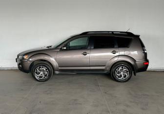 Подержанный автомобиль Mitsubishi Outlander 2011 года (8 фото)