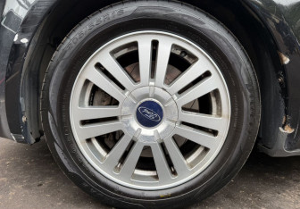 Подержанный автомобиль Ford C-MAX 2007 года (9 фото)