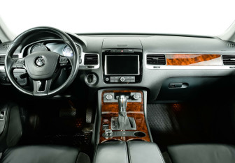 Подержанный автомобиль Volkswagen Touareg 2013 года (7 фото)