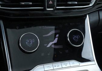 Подержанный автомобиль Exeed VX 2022 года (18 фото)