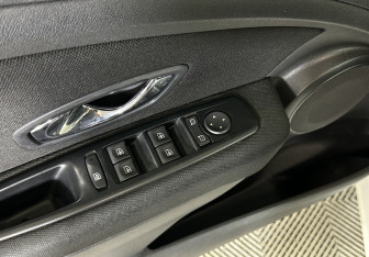 Подержанный автомобиль Renault Fluence 2014 года (16 фото)