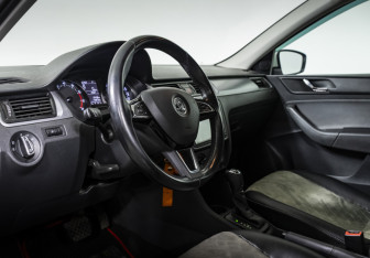 Подержанный автомобиль Skoda Rapid Liftback 2017 года (9 фото)