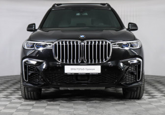 Подержанный автомобиль BMW X7 2021 года (3 фото)