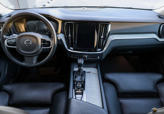 Подержанный автомобиль Volvo S60 2019 года (14 фото)