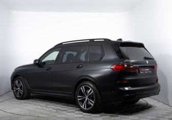 Подержанный автомобиль BMW X7 2021 года (6 фото)