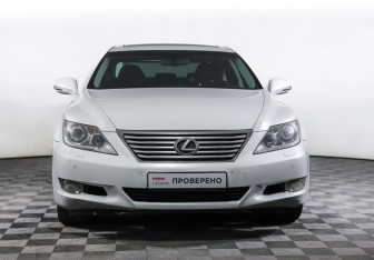 Подержанный автомобиль Lexus LS 2012 года (2 фото)