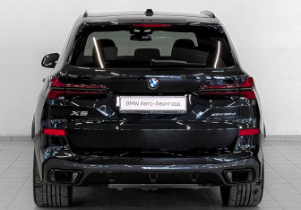 Подержанный автомобиль BMW X5 2023 года (6 фото)