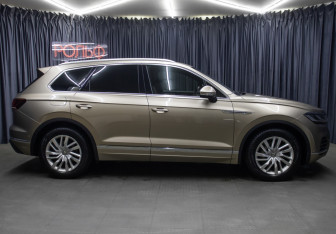 Подержанный автомобиль Volkswagen Touareg 2019 года (4 фото)