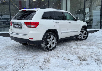 Подержанный автомобиль Jeep Grand Cherokee 2012 года (8 фото)