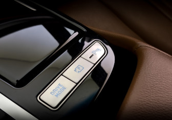 Подержанный автомобиль Genesis G80 2021 года (29 фото)