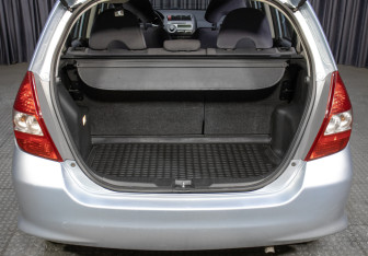 Подержанный автомобиль Honda Jazz 2008 года (10 фото)