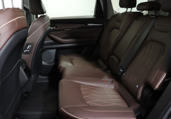 Подержанный автомобиль Exeed VX 2023 года (10 фото)