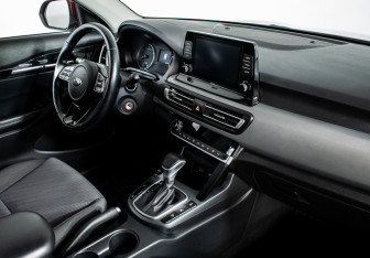 Подержанный автомобиль Kia Seltos 2020 года (10 фото)