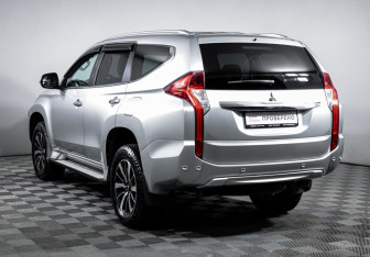 Подержанный автомобиль Mitsubishi Pajero Sport 2017 года (7 фото)