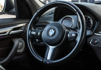 Подержанный автомобиль BMW X1 2021 года (10 фото)