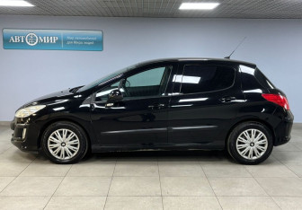Подержанный автомобиль Peugeot 308 Hatchback 2010 года (8 фото)