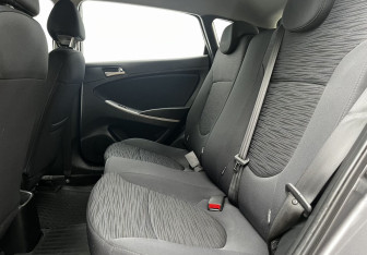 Подержанный автомобиль Hyundai Solaris Hatchback 2015 года (11 фото)