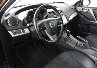 Подержанный автомобиль Mazda 3 Sedan 2012 года (9 фото)