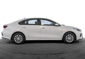 Подержанный автомобиль Kia Cerato Sedan 2020 года (4 фото)