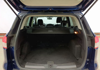 Подержанный автомобиль Ford Kuga 2013 года (10 фото)