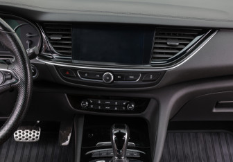 Подержанный автомобиль Opel Insignia Wagon 2020 года (15 фото)