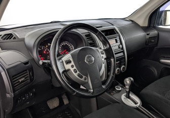Подержанный автомобиль Nissan X-Trail 2013 года (15 фото)