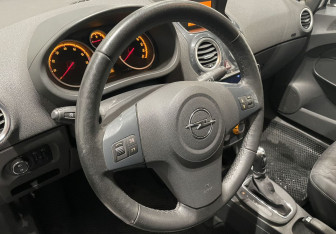 Подержанный автомобиль Opel Corsa 2011 года (12 фото)