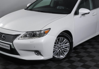 Подержанный автомобиль Lexus ES 2014 года (23 фото)