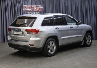 Подержанный автомобиль Jeep Grand Cherokee 2011 года (3 фото)