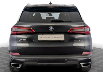 Подержанный автомобиль BMW X5 2019 года (6 фото)