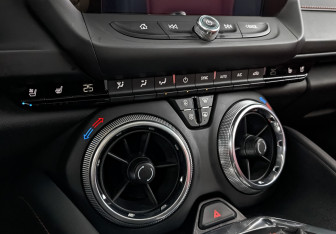 Подержанный автомобиль Chevrolet Camaro Coupe 2019 года (26 фото)