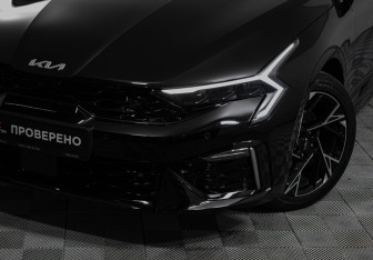 Подержанный автомобиль Kia K5 2025 года (27 фото)