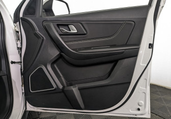 Подержанный автомобиль FAW Besturn X40 2020 года (14 фото)