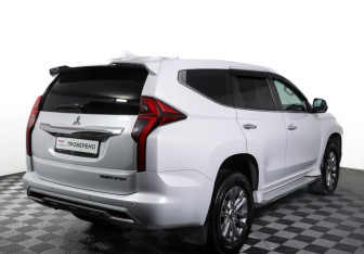 Подержанный автомобиль Mitsubishi Pajero Sport 2020 года (5 фото)