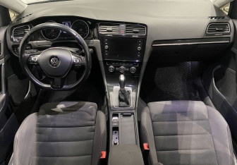 Подержанный автомобиль Volkswagen Golf Wagon 2017 года (10 фото)