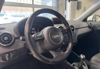 Подержанный автомобиль Audi A1 2011 года (9 фото)