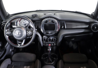 Подержанный автомобиль MINI Hatch 2017 года (36 фото)