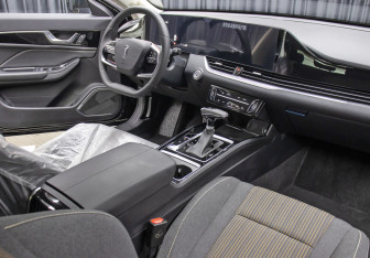 Новый FAW Bestune B70 2023 (11 фото)