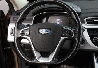 Подержанный автомобиль Geely Atlas 2018 года (17 фото)