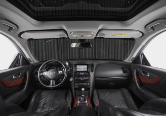 Подержанный автомобиль Infiniti QX70 2015 года (16 фото)