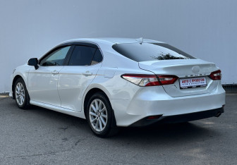 Подержанный автомобиль Toyota Camry Sedan 2021 года (7 фото)