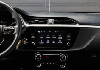 Подержанный автомобиль Kia Rio Hatchback 2021 года (11 фото)
