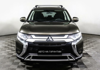 Подержанный автомобиль Mitsubishi Outlander 2020 года (2 фото)