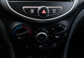 Подержанный автомобиль Hyundai Solaris Sedan 2013 года (15 фото)