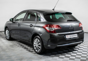 Подержанный автомобиль Citroen C4 Hatchback 2013 года (7 фото)