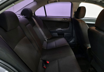Подержанный автомобиль Mitsubishi Lancer Sedan 2011 года (12 фото)