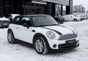 Подержанный автомобиль MINI Hatch 2010 года (3 фото)