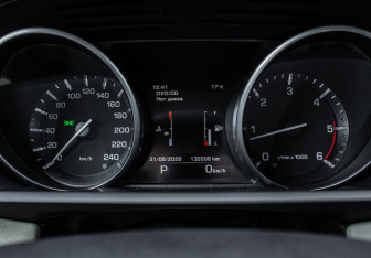 Подержанный автомобиль Land Rover Range Rover Sport 2014 года (9 фото)