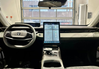 Подержанный автомобиль Changan Lamore 2023 года (16 фото)