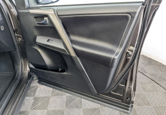 Подержанный автомобиль Toyota RAV4 2018 года (25 фото)